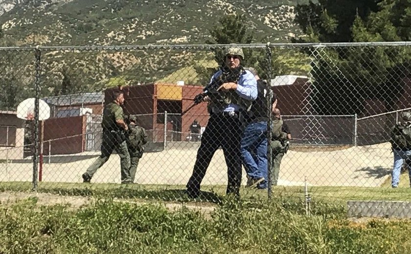 Estados Unidos: tiros deixam mortos e feridos em escola de San Bernardino