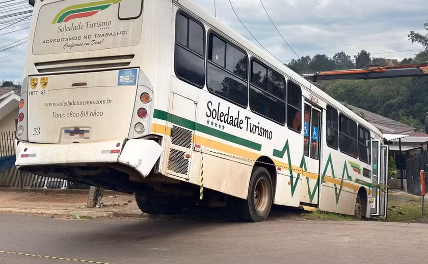 Motorista desce de ônibus para fazer ajuste, é atropelado pelo veículo e morre em Lajeado