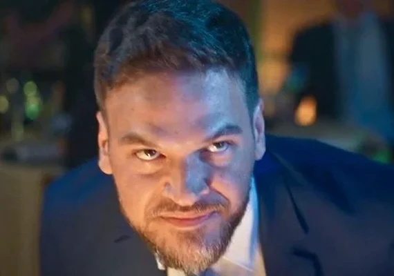 Reta final de 'Vai na Fé'! Fugitivo, Theo coloca fogo no galpão para tentar matar Benjamin