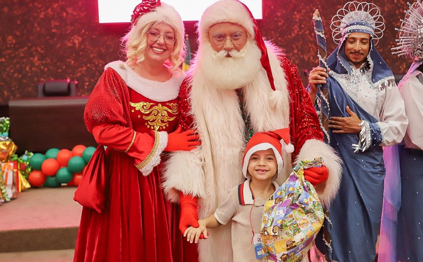 Crianças da rede estadual ganham brinquedos do projeto Natal Solidário