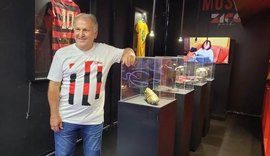 Exposição em shopping homenagea Zico, ídolo do futebol brasileiro