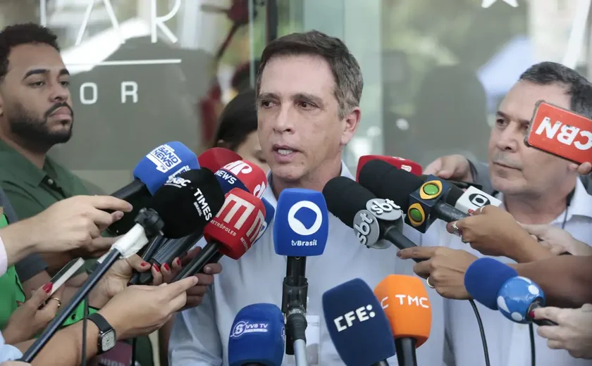 Bolsonaro deve ter alta nesta quinta e retornar à cela na PF