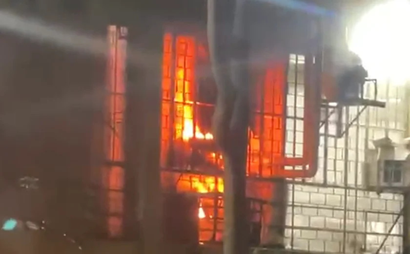 Incêndio atinge laboratório da Ufal em Maceió