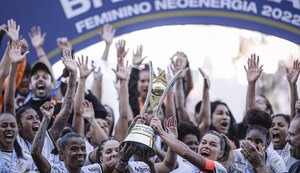 Jogadoras do Corinthians reprovam contratação de Cuca em rede social