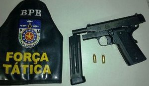 Equipes da PM apreendem pistola no bairro do Jacintinho