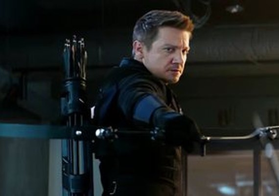 Ator Jeremy Renner posta tratamento em câmera hiperbárica após grave acidente