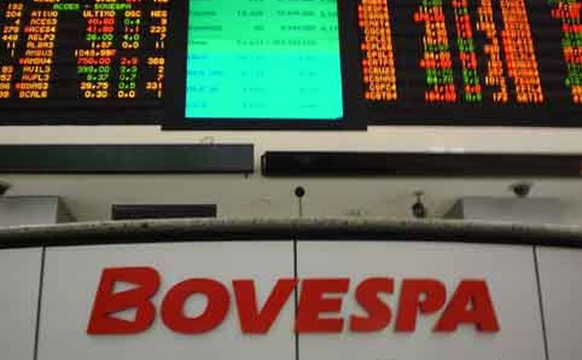 Bovespa vira e passa a subir com alta da Petrobras e bancos