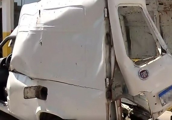 Carro explode em novo acidente em posto de combustíveis