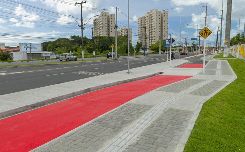 Avenida Menino Marcelo é ampliada e ganha novas faixas paralelas