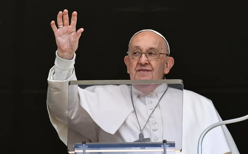 Papa Francisco se solidariza em ligação a arcebispo de Porto Alegre