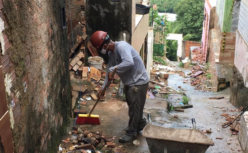 Mutirão de limpeza urbana e reforço no controle de pragas no Pinheiro e Mutange