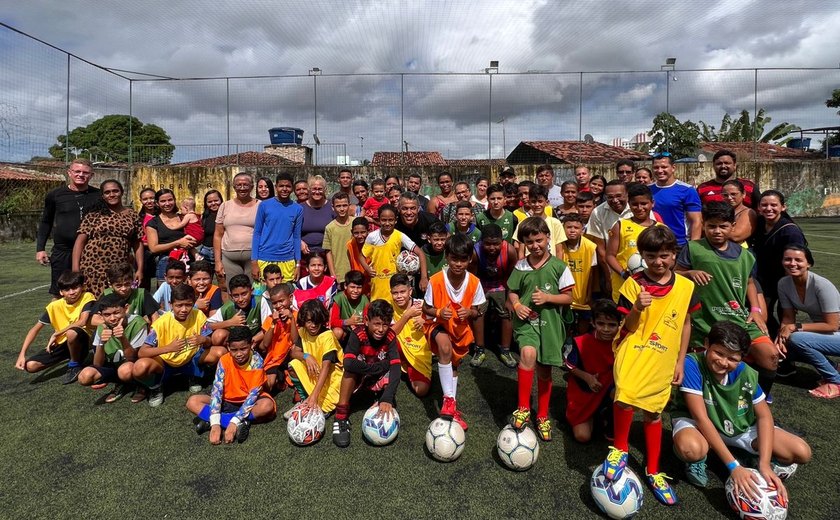 Escolinha de futebol oferta aulas de graça em Maceió
