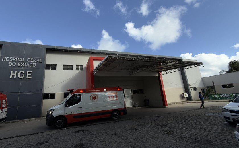 Mulher tem 70% do corpo queimado após incêndio em residência no Benedito Bentes