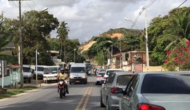 Protestos contra reajuste da passagem de ônibus bloqueiam vias em Maceió