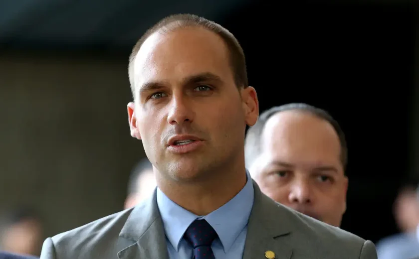 STF marca julgamento de denúncia contra Eduardo Bolsonaro por coação