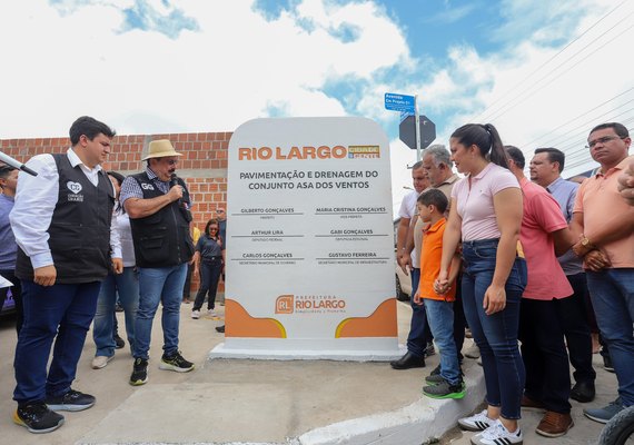 Deputada Gabi Gonçalves e prefeito Gilberto Gonçalves entregam três quadras poliesportivas em Rio Largo
