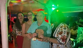 Carlito Lima é homenageado com honraria no 9º Prêmio Baobá