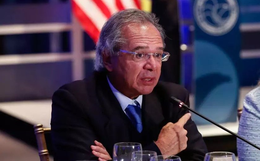 'Entro no supermercado, as pessoas me agradecem', diz ministro Paulo Guedes