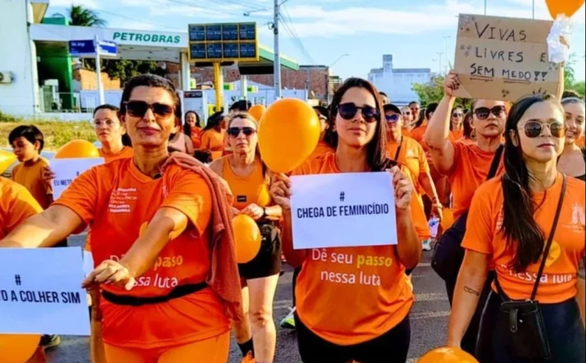 Mulheres vão às ruas contra violência