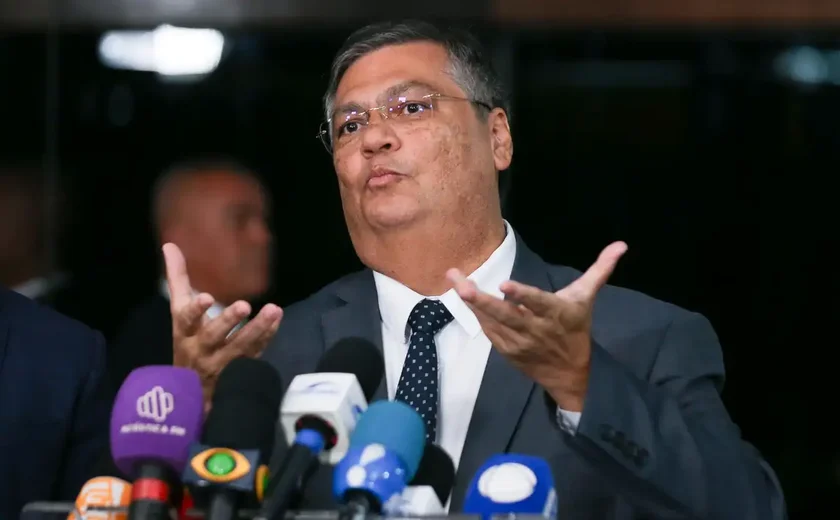 Barroso avalia que posse de Flávio Dino no STF deve ocorrer em fevereiro