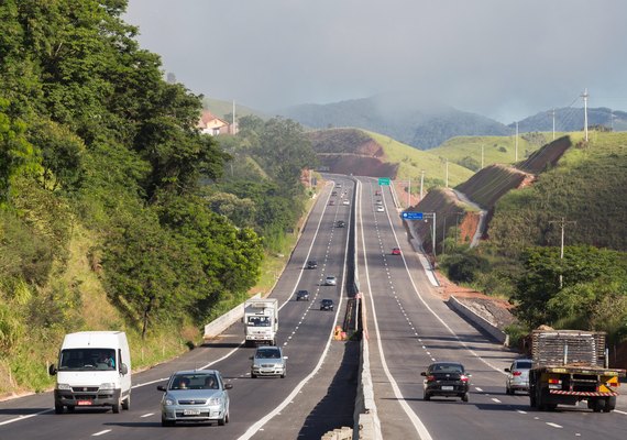 Antes de pegar a estrada no feriado é preciso planejar e evitar áreas de movimento intenso