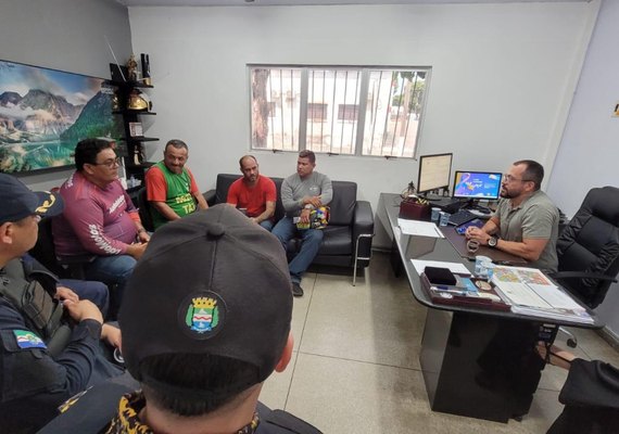 Representantes de entregadores e transportadores por aplicativos são recebidos no DMTT