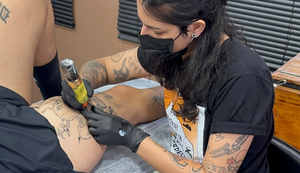 'Linhas de Recomeço' transforma cicatrizes em arte por meio da tatuagem em Maceió