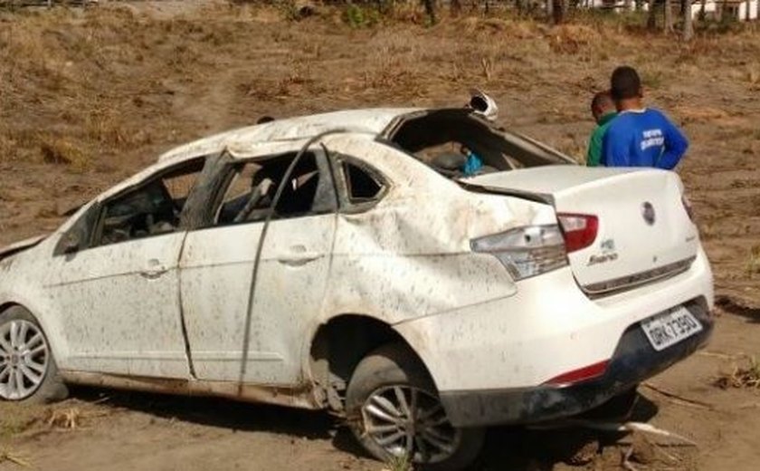 Capotamento de veículo em Roteiro mata mãe de vereador do município