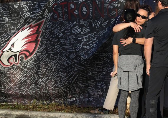 Senado da Flórida rejeita proibição de armas de assalto e vota para armar professores