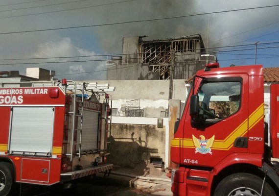 Incêndio de grandes proporções destrói loja de decoração no bairro da Jatiúca