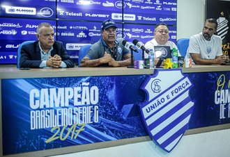 CSA reforça reconstrução e projeta acesso em coletiva no CT Gustavo Paiva