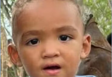 Criança morre após moto bater em ônibus escolar no interior de AL