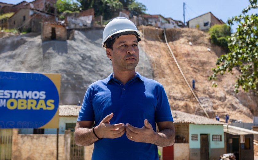 Vice-prefeito e secretário de Infraestrutura visita obra do Renasce Salgadinho