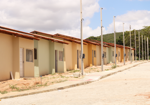 Cacimbinhas festeja emancipação política e investimentos destinados para habitação
