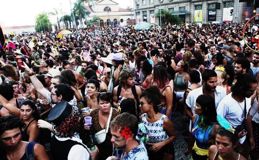 Bloco do Rio que nunca para, parou para que criança encontrasse a mãe