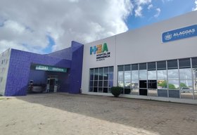 Acidente entre carro de passeio e motocicleta deixa condutores feridos em Craíbas