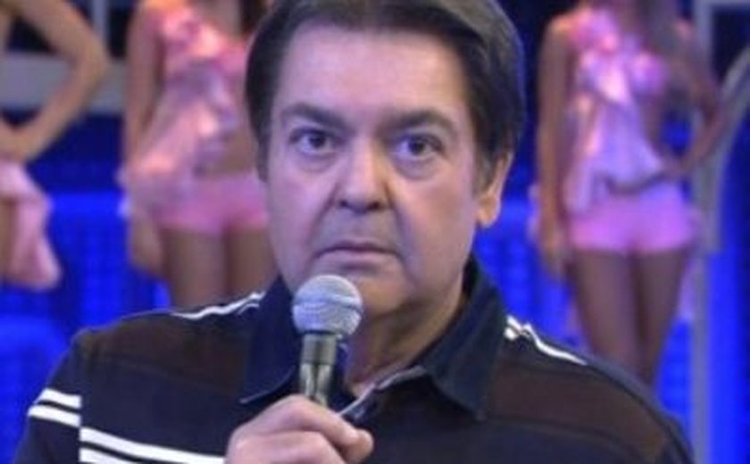 Plateia do 'Domingão do Faustão' passa mal após comer carne estragada