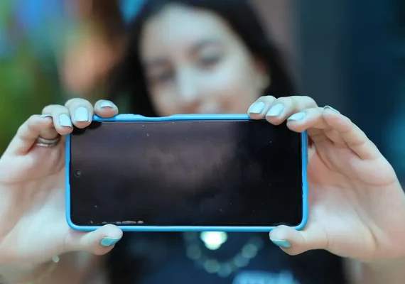 Uso de internet por adolescentes nas escolas cai de 51% para 37%