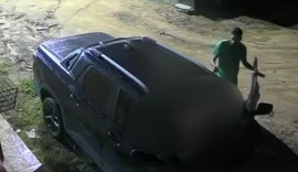 Casal é rendido e tem o carro roubado no Benedito Bentes