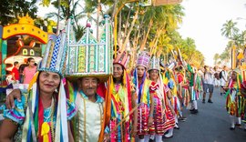 Desfile de Folguedos leva animação à orla de Maceió neste domingo