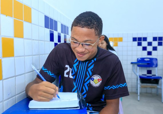 AL é único estado onde alunos negros têm média de aprendizagem em Matemática superior aos brancos