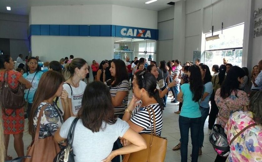 Servidores decidem manter paralisação em Arapiraca