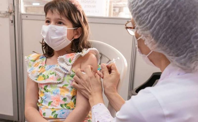 Prefeitura de Maceió começa a vacinar crianças de 10 e 11 anos sem comorbidades