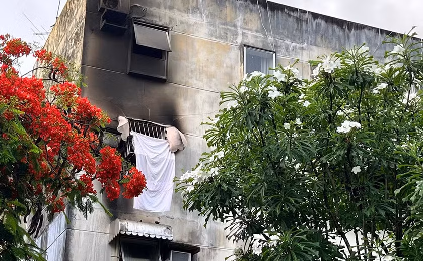 Duas crianças morrem tentando fugir de incêndio no residencial Ignêz Andreazza; meninos ficaram presos em grade de janela