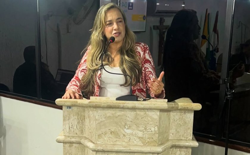 Em sessão, Dafne Orion cobra salários dignos e melhores condições para trabalhadores da Águas do Sertão