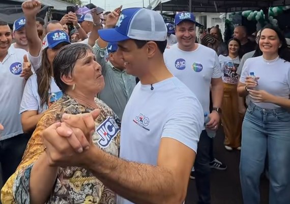 Após dias de indefinição, JHC confirma candidatura ao Governo de Alagoas