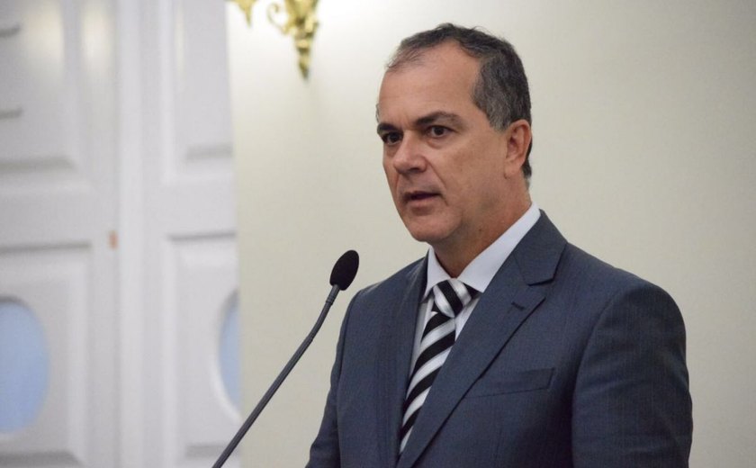 Ronaldo Medeiros segue líder do governo estadual na ALE