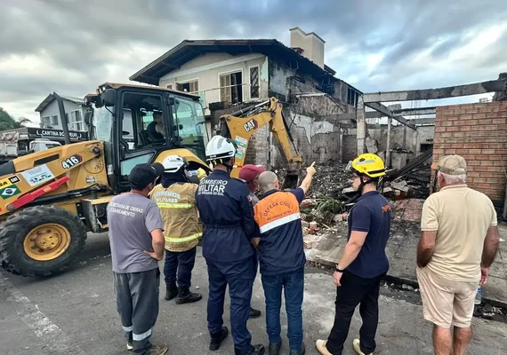 Bombeiros localizam quarta vítima da queda de avião no RS