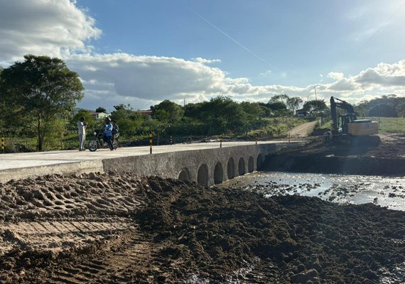 Povoado em São José da Tapera é beneficiado com passagem molhada
