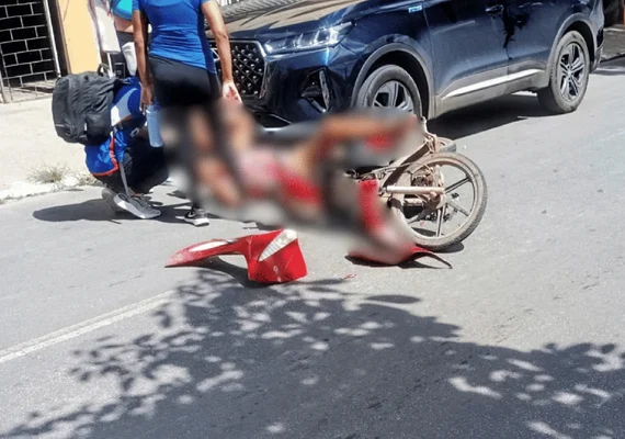 Colisão entre três veículos deixa condutor de cinquentinha ferido em Arapiraca